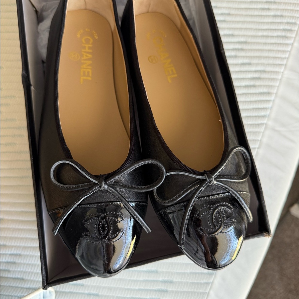 Black Flats with Bow Accent